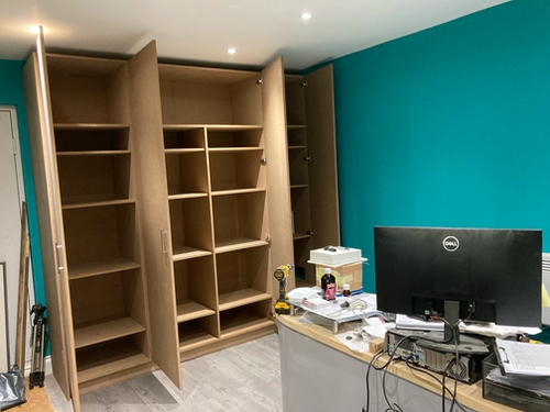 Fitted wardrobe with shelving